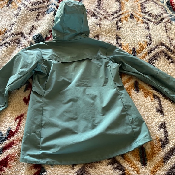 Burton Rain Shell (NWOT) - Picture 6 of 9